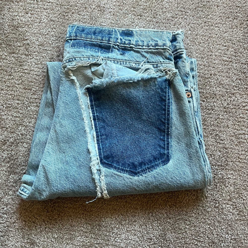 VTG 90’s Levi’s 550 Distressed Denim Blue Jeans